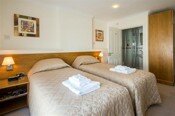 Twin bedroom with en-suite